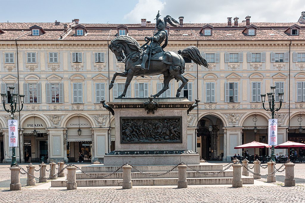 8 - STATUA EQUESTRE EMANUELE FILIBERTO DI SAVOIA -  P.ZZA S.CARLO .jpg